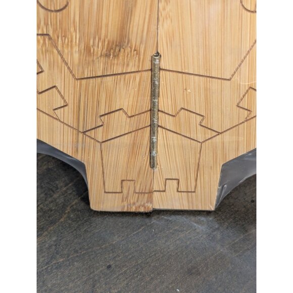 Star Wars Sci-Fi Spaceship Design Bamboo Cutting Board with Stand 2-piece Set - Picture 15 of 16